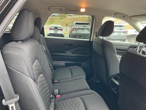 2023 Nissan Pathfinder S FWD