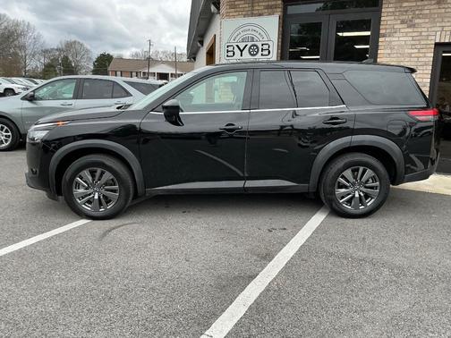 2023 Nissan Pathfinder S FWD