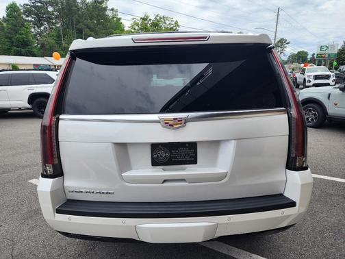 Crystal White Tricoat 2019 Cadillac Escalade Platinum