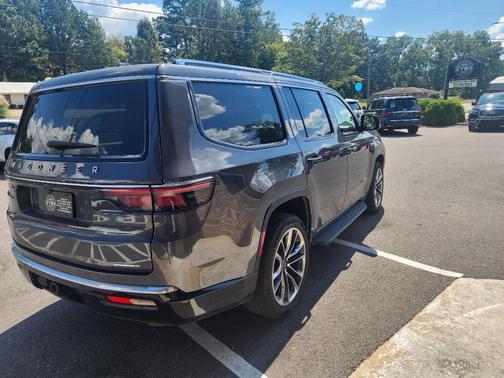 2022 Jeep Wagoneer Series II 4x2