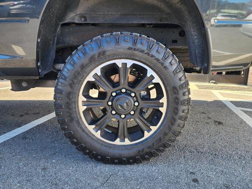 2017 RAM 2500 SLT Crew Cab 4x4 6'4' Box