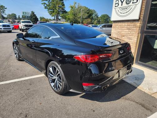 2017 INFINITI Q60 2.0T
