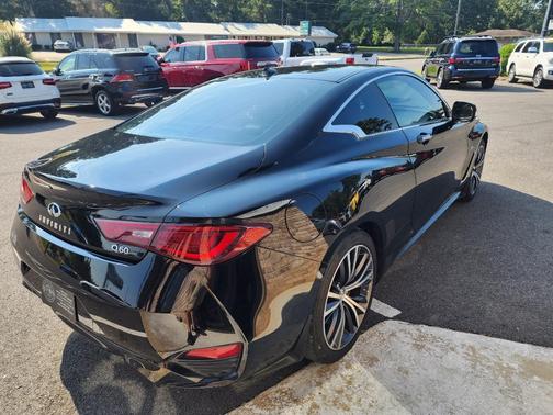 2017 INFINITI Q60 2.0T