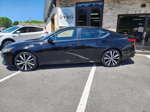 2022 Nissan Altima SR FWD