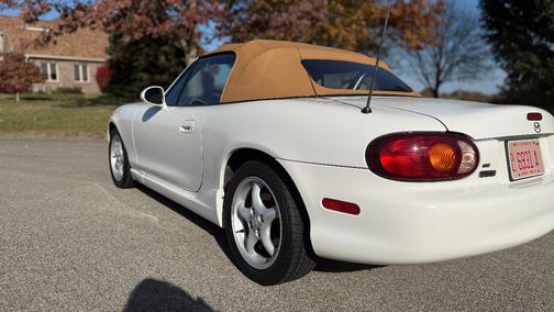1999 Mazda MX-5 Miata Base