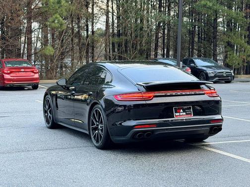 2018 Porsche Panamera 4