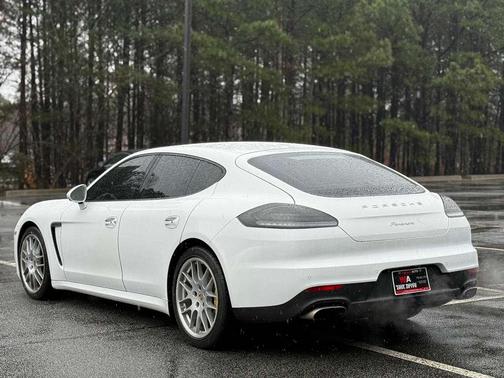 2016 Porsche Panamera Edition