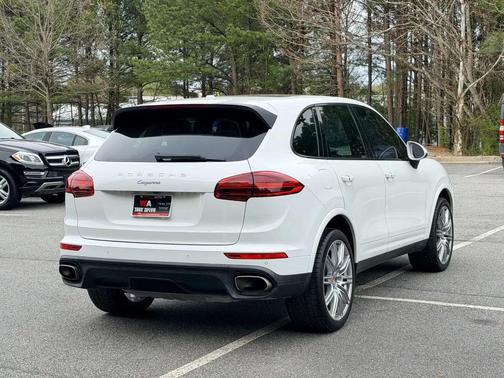 2017 Porsche Cayenne Platinum Edition