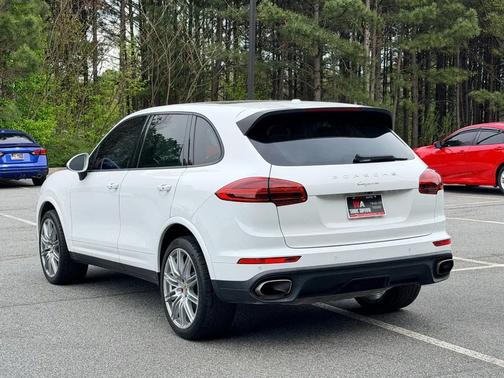 2017 Porsche Cayenne Platinum Edition
