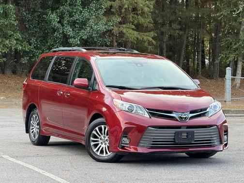 2020 Toyota Sienna XLE