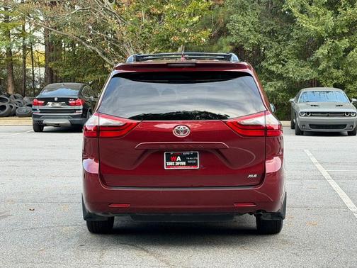 2020 Toyota Sienna XLE