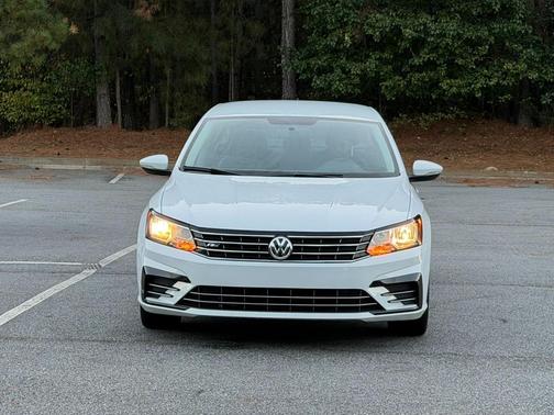 2018 Volkswagen Passat 2.0T R-Line