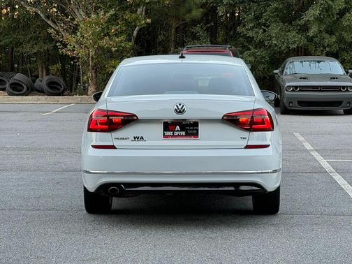 2018 Volkswagen Passat 2.0T R-Line