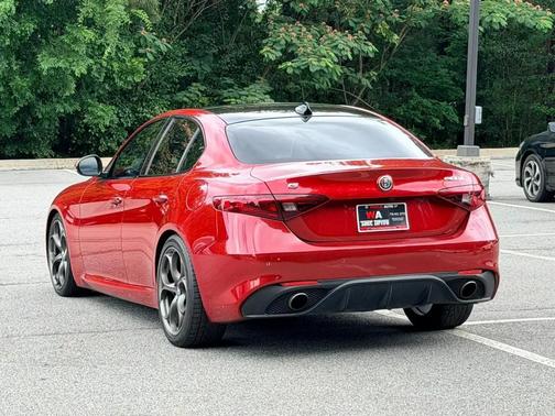 Rosso Competizione Tri-Coat 2018 Alfa Romeo Giulia Ti Sport