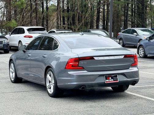 2018 Volvo S90 T5 Momentum