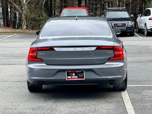 2018 Volvo S90 T5 Momentum