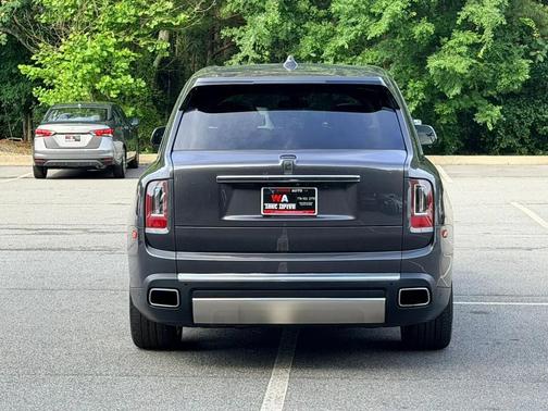 Gunmetal 2019 Rolls-Royce Cullinan