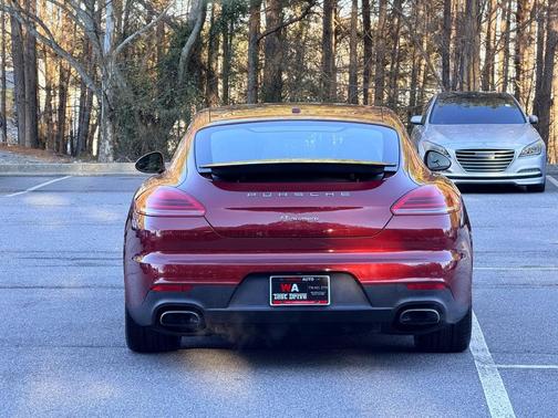 2016 Porsche Panamera Edition