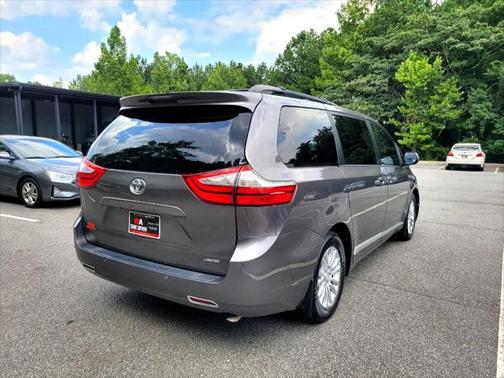 2016 Toyota Sienna XLE