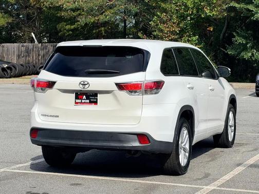 Blizzard Pearl 2016 Toyota Highlander LE