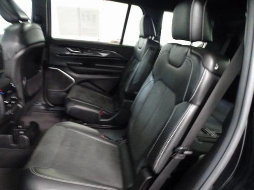 2022 Jeep Grand Cherokee L Laredo