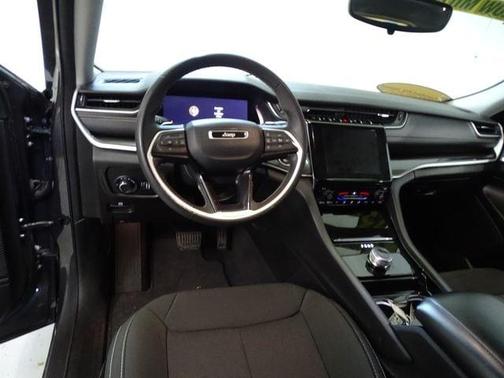 Metallic 2023 Jeep Grand Cherokee L Laredo