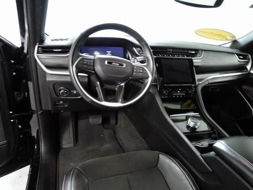 2022 Jeep Grand Cherokee L Laredo