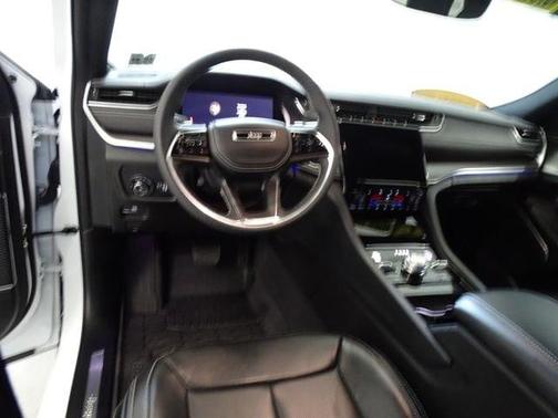 Bright White Clearcoat 2023 Jeep Grand Cherokee Overland