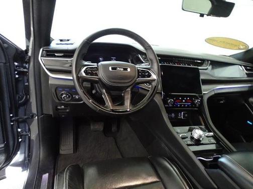 Metallic 2022 Jeep Grand Cherokee 4xe Overland