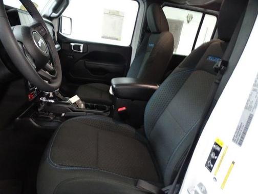 Bright White Clearcoat 2025 Jeep Wrangler 4xe Rubicon