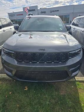 2025 Jeep Grand Cherokee Laredo