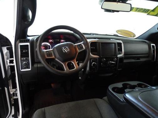 Bright White Clearcoat 2022 RAM 1500 Classic SLT