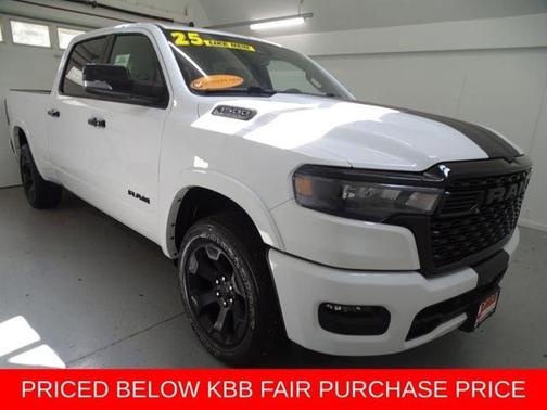 Bright White Clearcoat 2025 RAM 1500 Big Horn/Lone Star