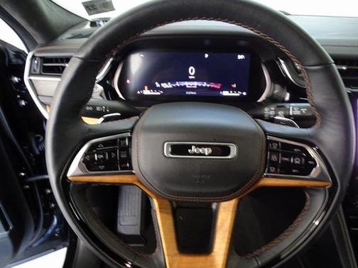 2022 Jeep Grand Cherokee Summit