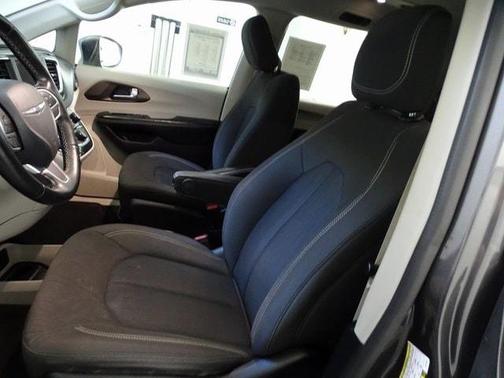 2020 Chrysler Voyager LX