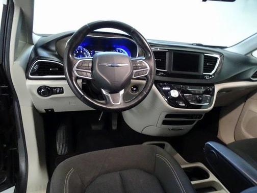 2020 Chrysler Voyager LX