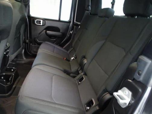 2022 Jeep Gladiator Sport