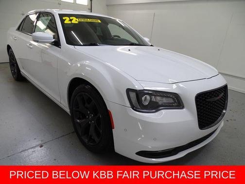Bright White Clearcoat 2022 Chrysler 300 S
