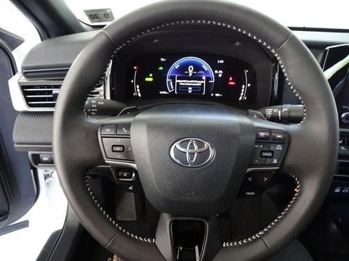 Ice 2025 Toyota Camry SE