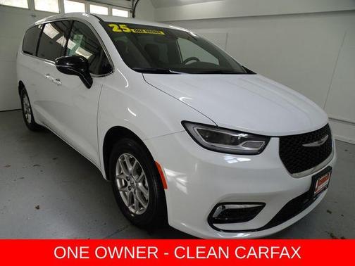 Bright White Clearcoat 2025 Chrysler Pacifica Select