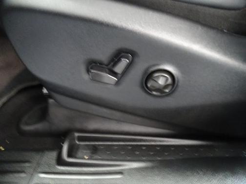 Bright White Clearcoat 2025 Chrysler Pacifica Select