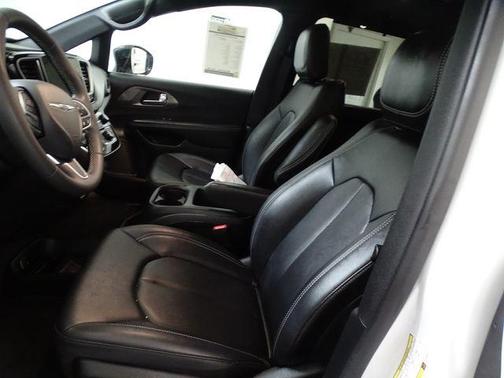 Bright White Clearcoat 2025 Chrysler Pacifica Select