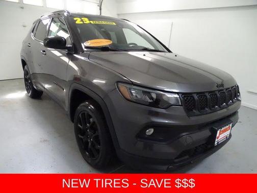 Granite Crystal Clearcoat Metallic 2023 Jeep Compass Altitude