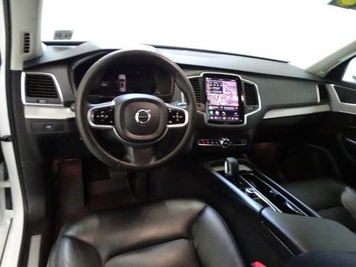 Crystal White 2023 Volvo XC90 B5 Core