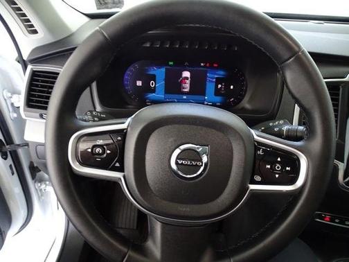 Crystal White 2023 Volvo XC90 B5 Core