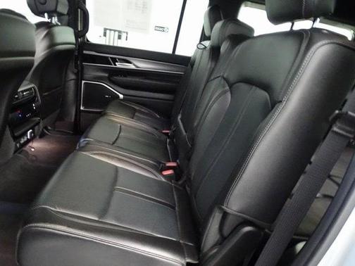 2025 Jeep Wagoneer Base