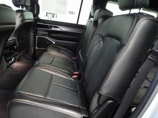 2025 Jeep Wagoneer Base