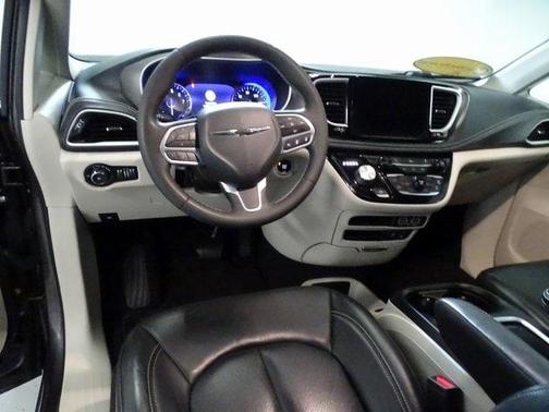 2022 Chrysler Pacifica Touring-L