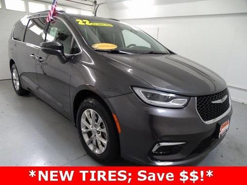 2022 Chrysler Pacifica Touring-L
