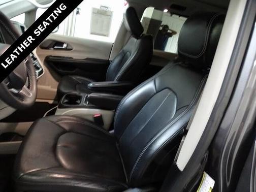 2022 Chrysler Pacifica Touring-L